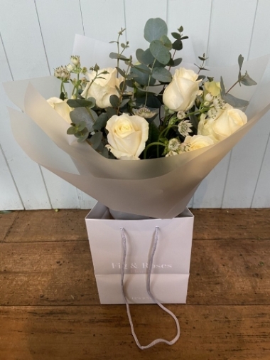 Luxury 12 White Rose Handtied