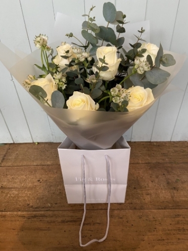 Luxury 6 White Rose Handtied